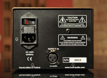 AC MAINS POWER INTERNALLY SWITCHABLE 240V/120V (50HZ - 60HZ)