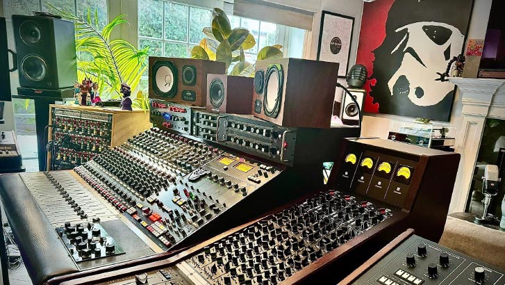 N-Trophy 4ch unit at Just Blaze studio in NYC (USA)